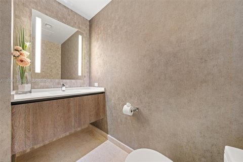 Condo in Miami, Florida, 3 bedrooms  № 1991054 - photo 16