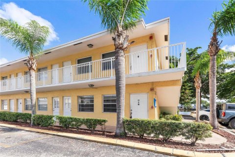 Condo in Oakland Park, Florida, 2 bedrooms № 2174290
