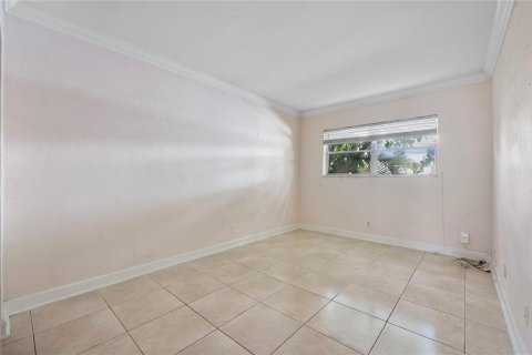 Condo in Oakland Park, Florida, 2 bedrooms  № 2174290 - photo 7