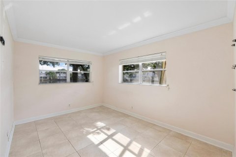 Condo in Oakland Park, Florida, 2 bedrooms  № 2174290 - photo 6