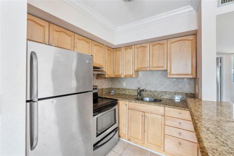 Condo in Oakland Park, Florida, 2 bedrooms  № 2174290 - photo 3