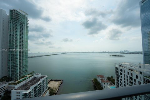 Condo in Miami, Florida, 2 bedrooms  № 1695499 - photo 1