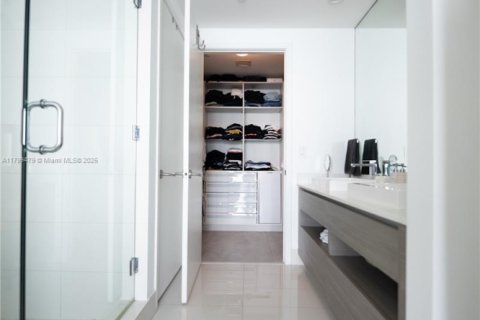 Condominio en alquiler en Miami, Florida, 2 dormitorios, 106.19 m2 № 1695499 - foto 11