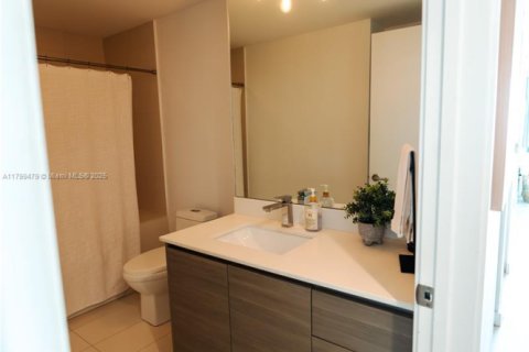 Condo in Miami, Florida, 2 bedrooms  № 1695499 - photo 15