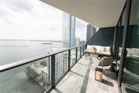 Condo in Miami, Florida, 2 bedrooms  № 1695499 - photo 2