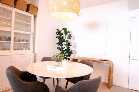 Condo in Miami, Florida, 2 bedrooms  № 1695499 - photo 7