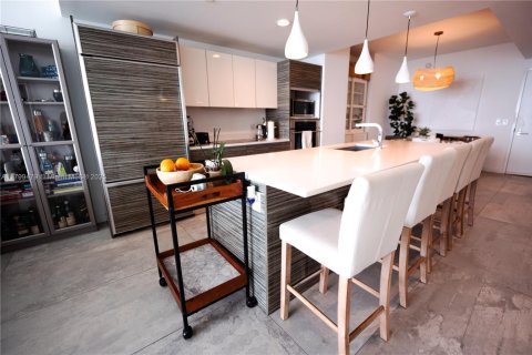 Condo in Miami, Florida, 2 bedrooms  № 1695499 - photo 5