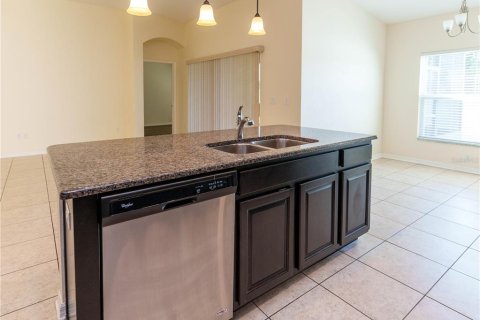 Villa ou maison à louer à Spring Hill, Floride: 4 chambres, 193.42 m2 № 2400350 - photo 8