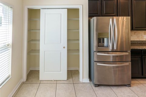 Villa ou maison à louer à Spring Hill, Floride: 4 chambres, 193.42 m2 № 2400350 - photo 11