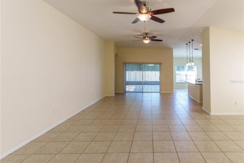 Villa ou maison à louer à Spring Hill, Floride: 4 chambres, 193.42 m2 № 2400350 - photo 3
