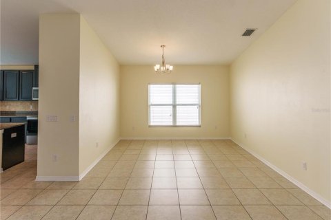 Villa ou maison à louer à Spring Hill, Floride: 4 chambres, 193.42 m2 № 2400350 - photo 5