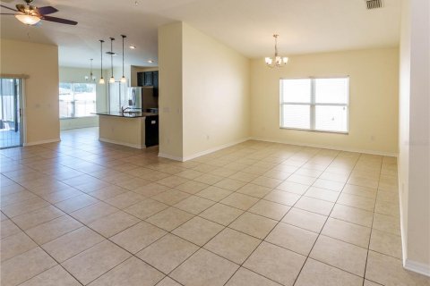 Villa ou maison à louer à Spring Hill, Floride: 4 chambres, 193.42 m2 № 2400350 - photo 4