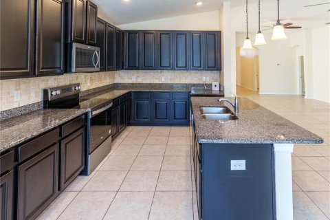 Villa ou maison à louer à Spring Hill, Floride: 4 chambres, 193.42 m2 № 2400350 - photo 12