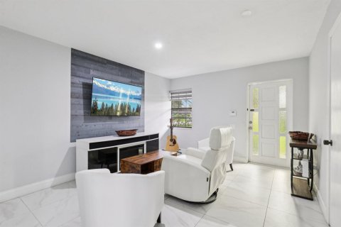 Casa en venta en Davie, Florida, 5 dormitorios, 213.12 m2 № 2077807 - foto 3