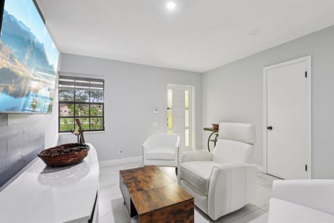Casa en venta en Davie, Florida, 5 dormitorios, 213.12 m2 № 2077807 - foto 4