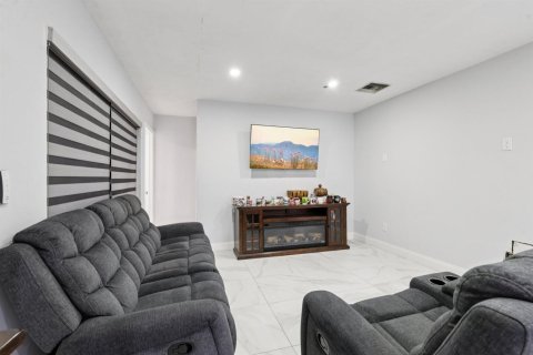 Casa en venta en Davie, Florida, 5 dormitorios, 213.12 m2 № 2077807 - foto 6