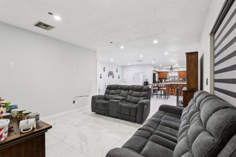 Casa en venta en Davie, Florida, 5 dormitorios, 213.12 m2 № 2077807 - foto 7