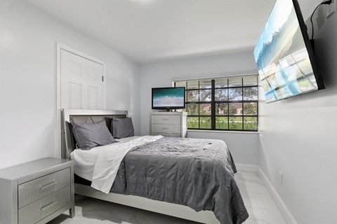 Casa en venta en Davie, Florida, 5 dormitorios, 213.12 m2 № 2077807 - foto 18