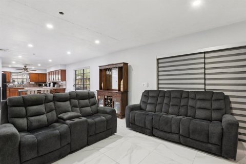 Casa en venta en Davie, Florida, 5 dormitorios, 213.12 m2 № 2077807 - foto 8