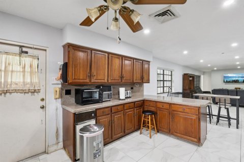 Casa en venta en Davie, Florida, 5 dormitorios, 213.12 m2 № 2077807 - foto 17