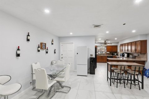 Casa en venta en Davie, Florida, 5 dormitorios, 213.12 m2 № 2077807 - foto 12