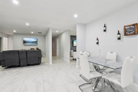Casa en venta en Davie, Florida, 5 dormitorios, 213.12 m2 № 2077807 - foto 11