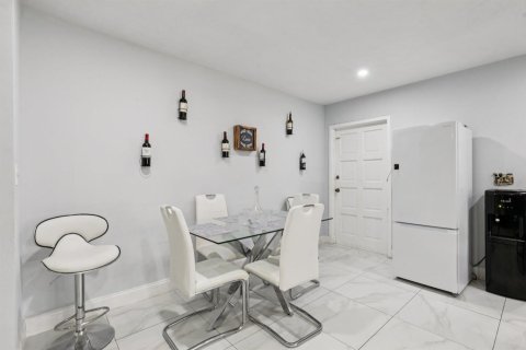 Casa en venta en Davie, Florida, 5 dormitorios, 213.12 m2 № 2077807 - foto 10