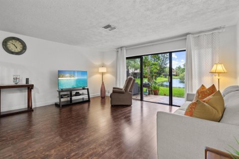 Adosado en venta en Coconut Creek, Florida, 2 dormitorios, 137.5 m2 № 2261271 - foto 14