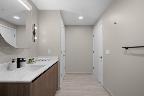 Copropriété à vendre à Miami Beach, Floride: 2 chambres, 92.44 m2 № 1938224 - photo 13