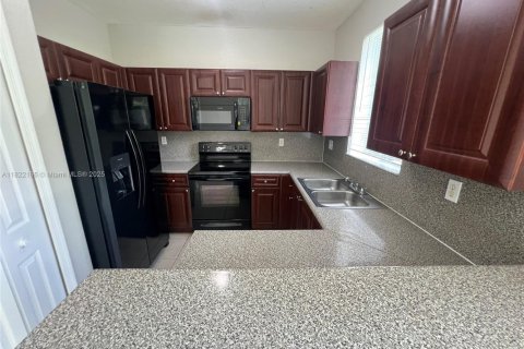 Купить таунхаус в Хомстед, Флорида 3 спальни, 132.2м2, № 1972677 - фото 8