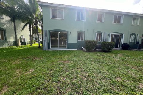 Купить таунхаус в Хомстед, Флорида 3 спальни, 132.2м2, № 1972677 - фото 3