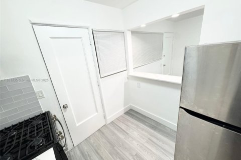 Villa ou maison à louer à Miami Beach, Floride: 2 chambres, 69.68 m2 № 1924747 - photo 4