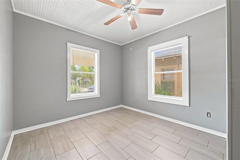 Casa en venta en Tampa, Florida, 2 dormitorios, 107.02 m2 № 2350416 - foto 11