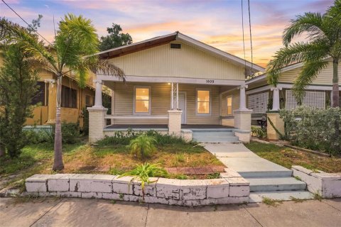 Villa ou maison à Tampa, Floride 2 chambres, 107.02 m2 № 2350416