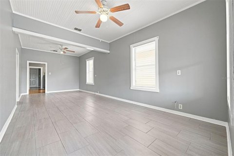 Casa en venta en Tampa, Florida, 2 dormitorios, 107.02 m2 № 2350416 - foto 4