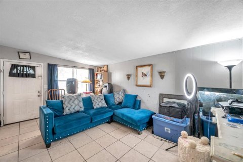 House in Saint Petersburg, Florida 4 bedrooms, 127.74 sq.m. № 1536334 - photo 9