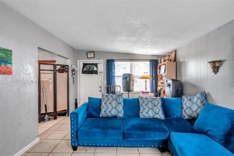 House in Saint Petersburg, Florida 4 bedrooms, 127.74 sq.m. № 1536334 - photo 11