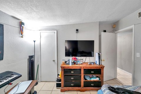 House in Saint Petersburg, Florida 4 bedrooms, 127.74 sq.m. № 1536334 - photo 26