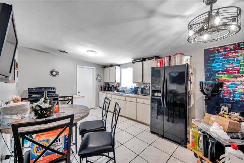 House in Saint Petersburg, Florida 4 bedrooms, 127.74 sq.m. № 1536334 - photo 12