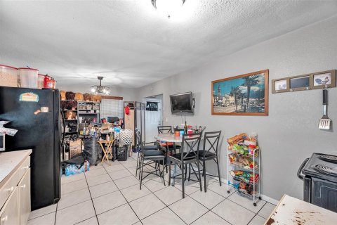 House in Saint Petersburg, Florida 4 bedrooms, 127.74 sq.m. № 1536334 - photo 15