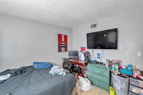 House in Saint Petersburg, Florida 4 bedrooms, 127.74 sq.m. № 1536334 - photo 21