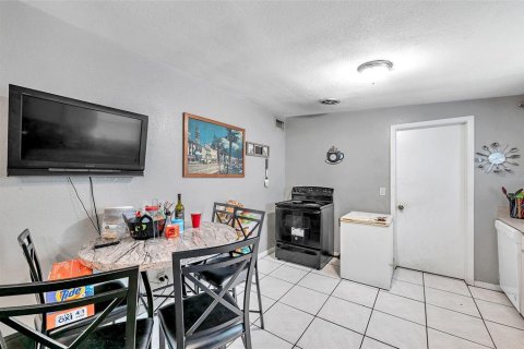 House in Saint Petersburg, Florida 4 bedrooms, 127.74 sq.m. № 1536334 - photo 14