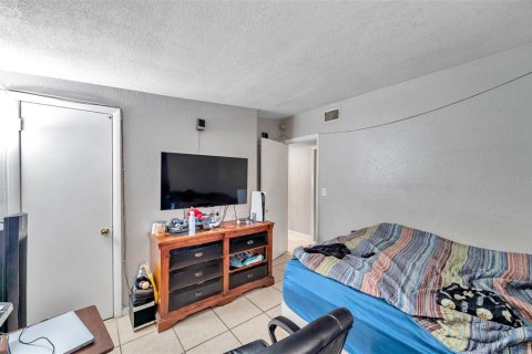 House in Saint Petersburg, Florida 4 bedrooms, 127.74 sq.m. № 1536334 - photo 25