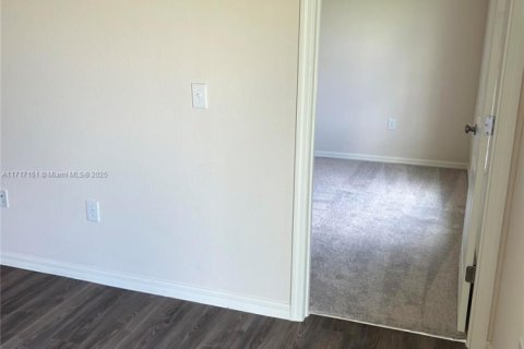 Adosado en venta en Lehigh Acres, Florida, 3 dormitorios, 136.38 m2 № 1697851 - foto 9