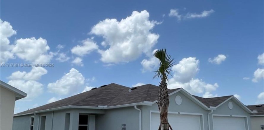 Adosado en Lehigh Acres, Florida 3 dormitorios, 136.38 m2 № 1697851