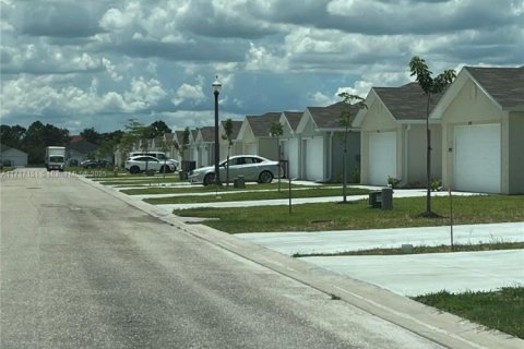 Adosado en venta en Lehigh Acres, Florida, 3 dormitorios, 136.38 m2 № 1697851 - foto 24