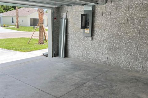 Adosado en venta en Lehigh Acres, Florida, 3 dormitorios, 136.38 m2 № 1697851 - foto 21