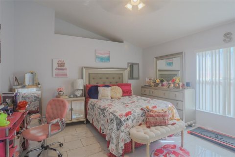 House in Tavares, Florida 4 bedrooms, 174.1 sq.m. № 1587486 - photo 20