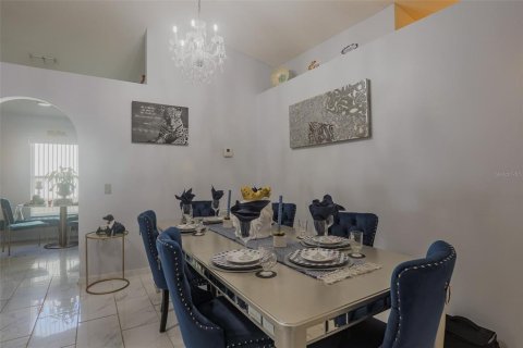 House in Tavares, Florida 4 bedrooms, 174.1 sq.m. № 1587486 - photo 11
