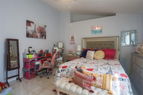 House in Tavares, Florida 4 bedrooms, 174.1 sq.m. № 1587486 - photo 19